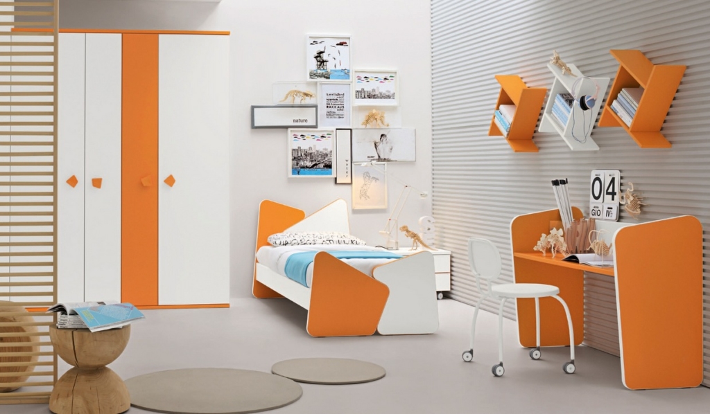 2-Orange-white-bedroom