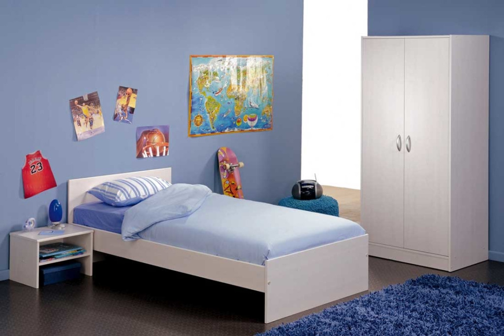Small-And-Simple-Color-Design-Kids-Furniture-Sets-With-Minimalis-Colorful-Kids-Bedroom-Sets-And-Modern-Fur-Rug-Kids-Bedroom-Design-Also-Small-Table-To-Put-Lamp-Decorative